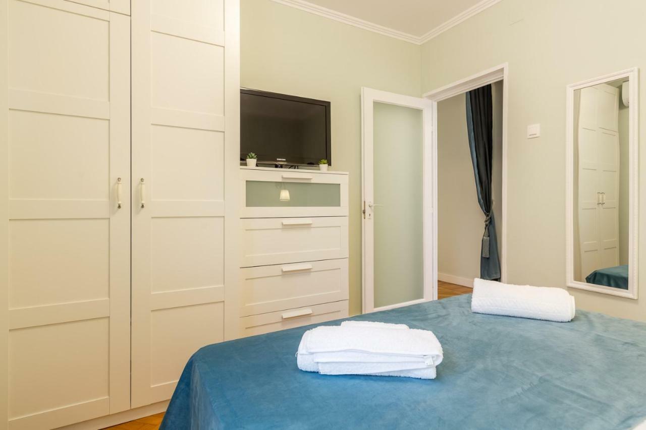 Central Stylish & Cozy One Bedroom Apartment - Adela Accommodation - Ideal For Long Stays Bucureşti Ngoại thất bức ảnh