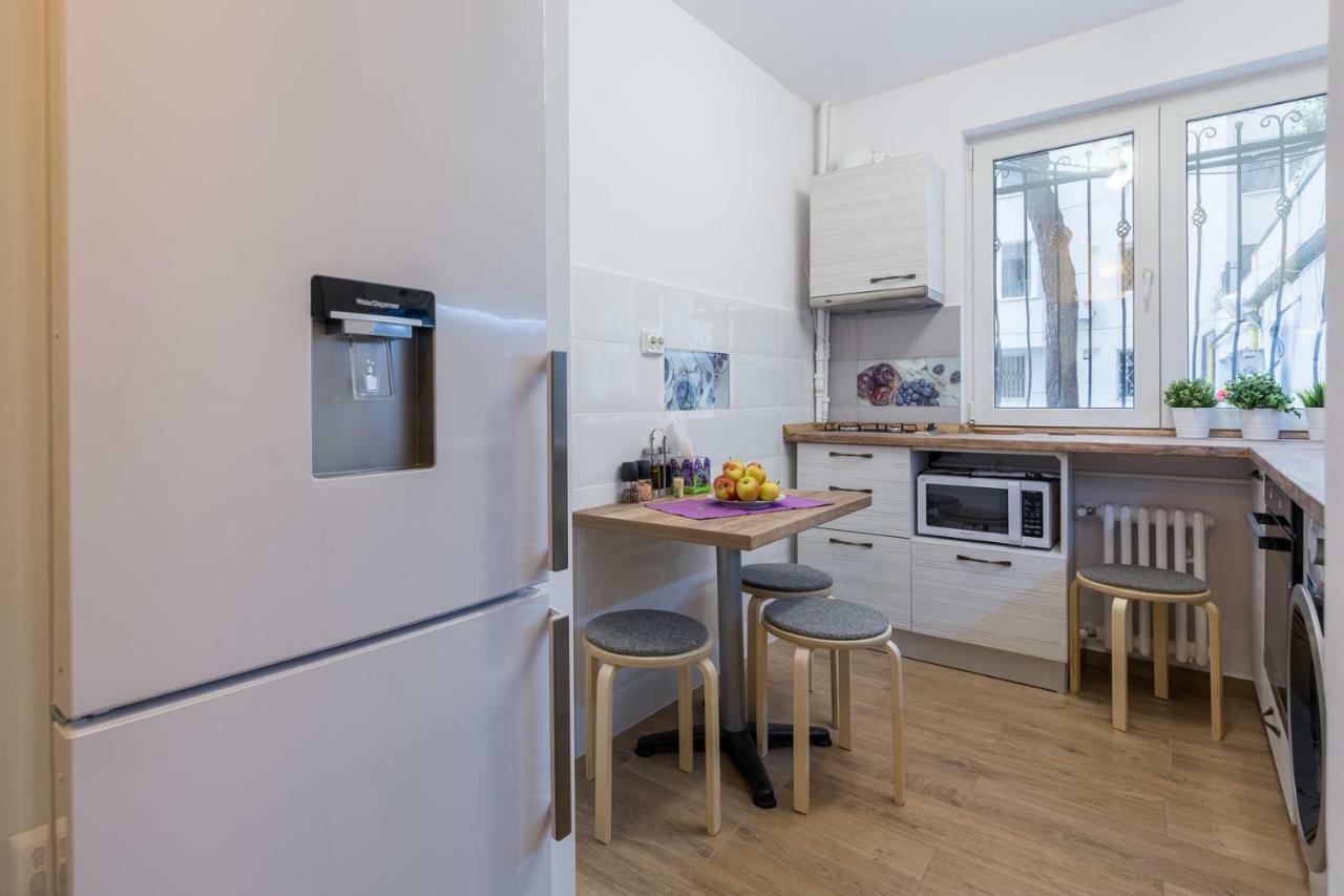 Central Stylish & Cozy One Bedroom Apartment - Adela Accommodation - Ideal For Long Stays Bucureşti Ngoại thất bức ảnh