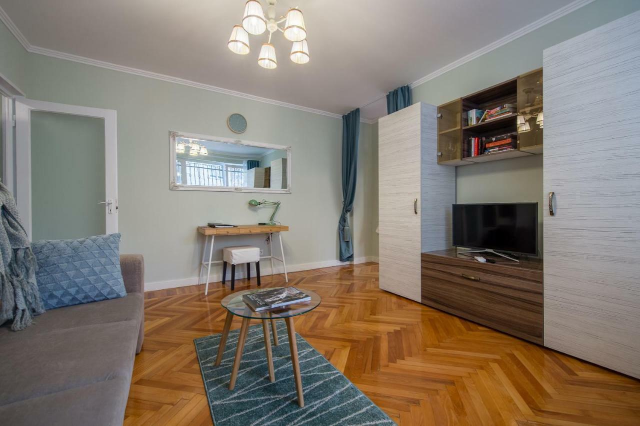 Central Stylish & Cozy One Bedroom Apartment - Adela Accommodation - Ideal For Long Stays Bucureşti Ngoại thất bức ảnh