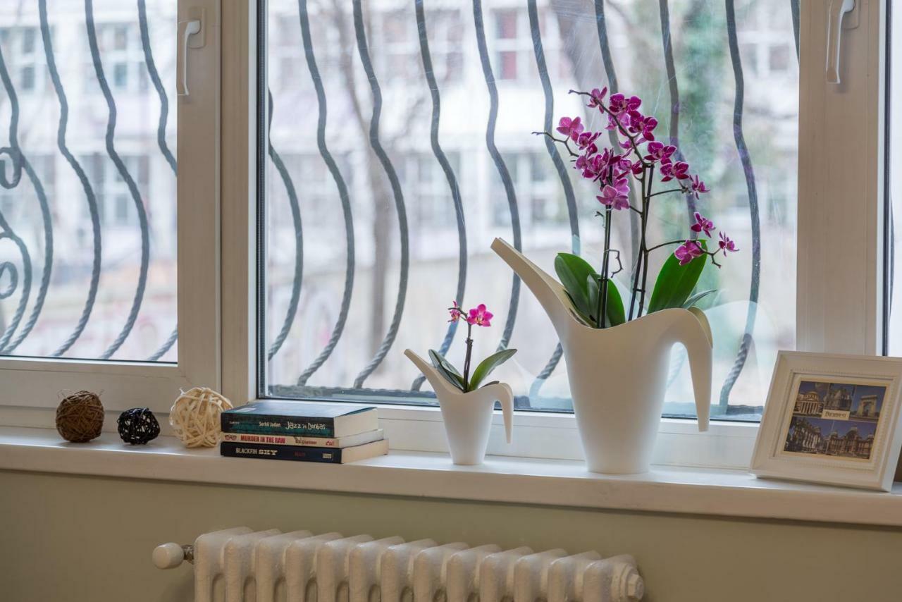 Central Stylish & Cozy One Bedroom Apartment - Adela Accommodation - Ideal For Long Stays Bucureşti Ngoại thất bức ảnh