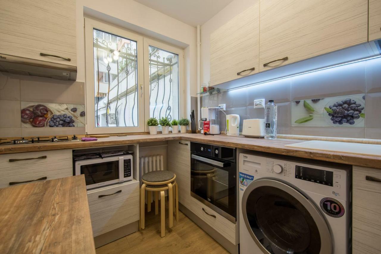 Central Stylish & Cozy One Bedroom Apartment - Adela Accommodation - Ideal For Long Stays Bucureşti Ngoại thất bức ảnh