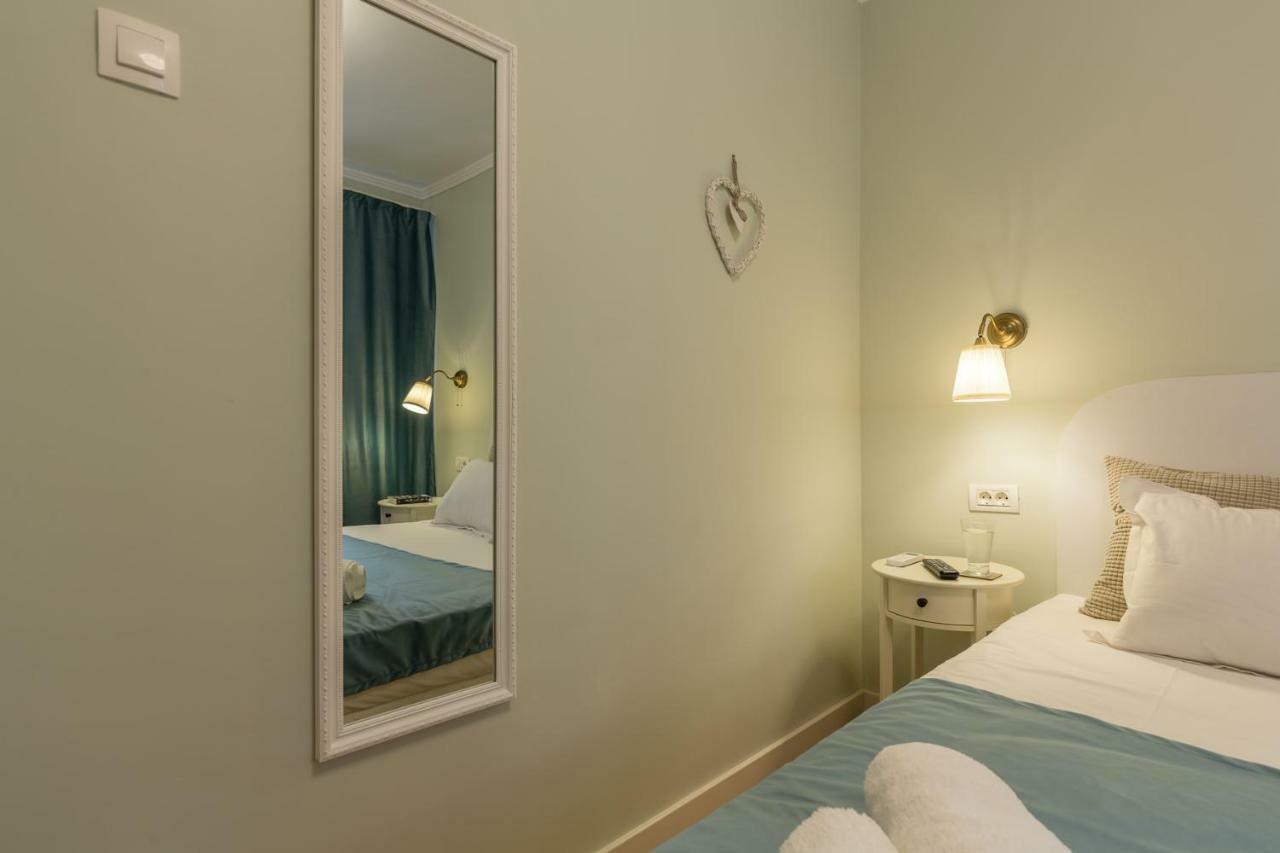 Central Stylish & Cozy One Bedroom Apartment - Adela Accommodation - Ideal For Long Stays Bucureşti Ngoại thất bức ảnh